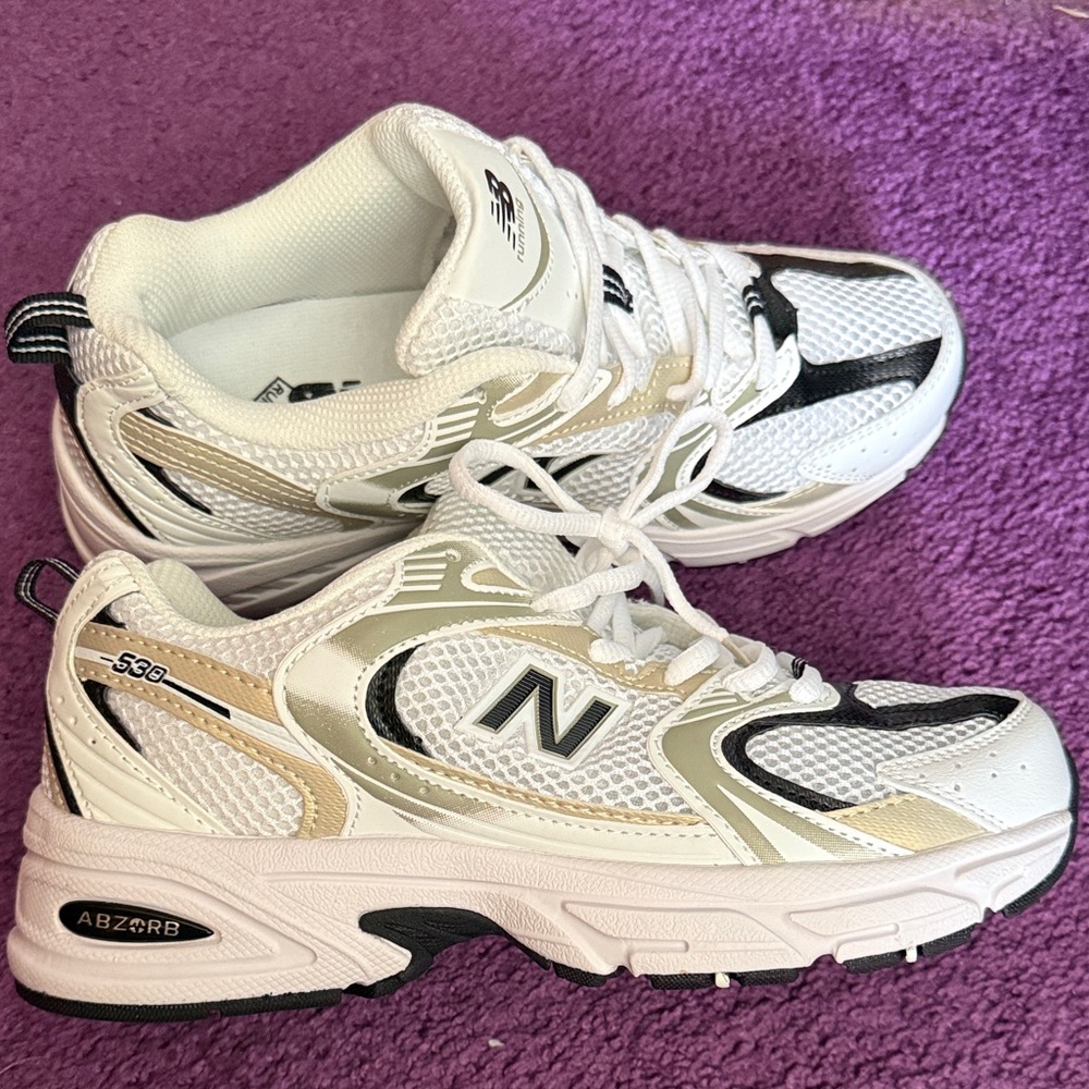 Women's New Balance 530 (black and gold)